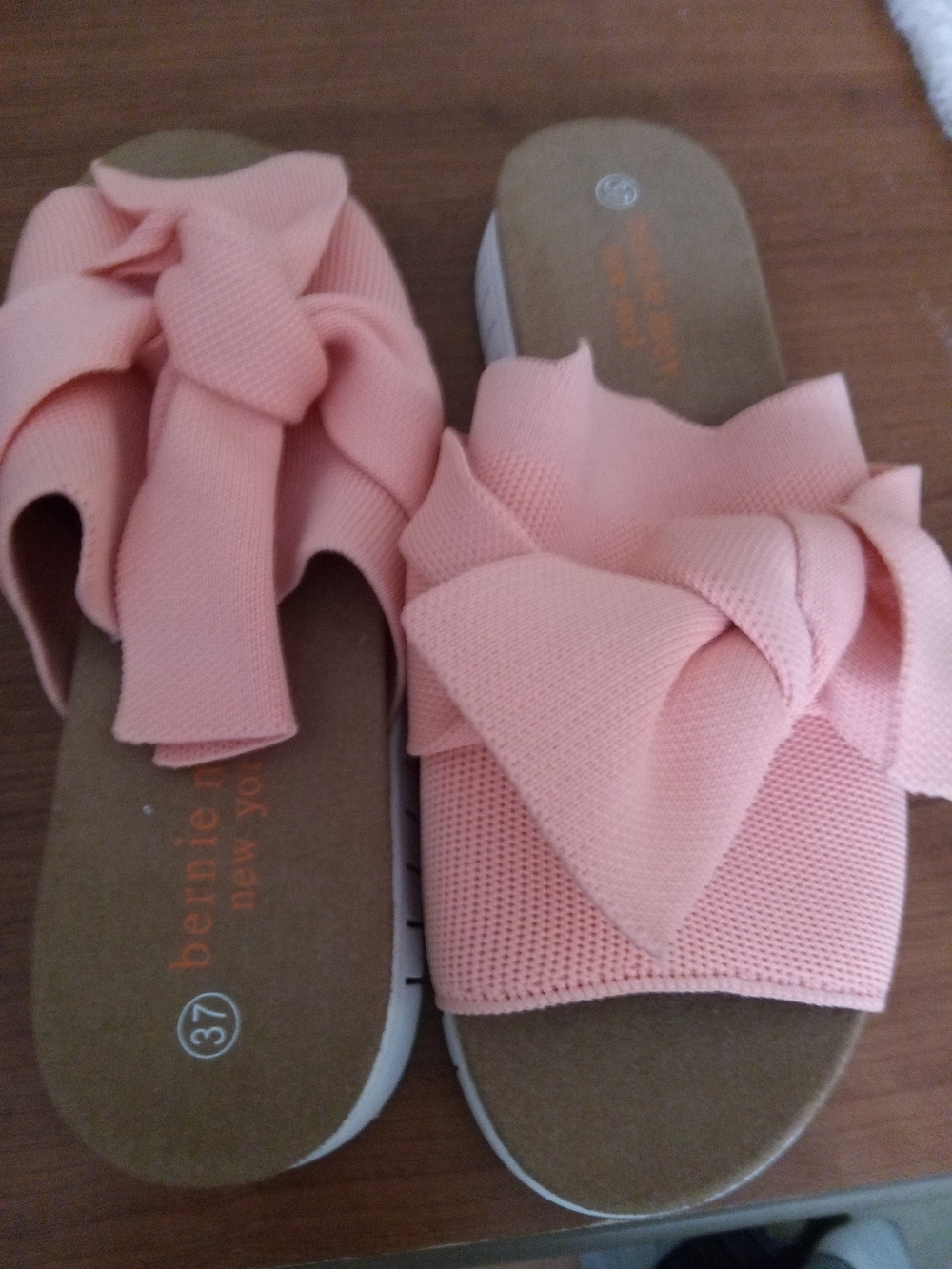 bernie mev. PEACH BOWTIE Sz 7